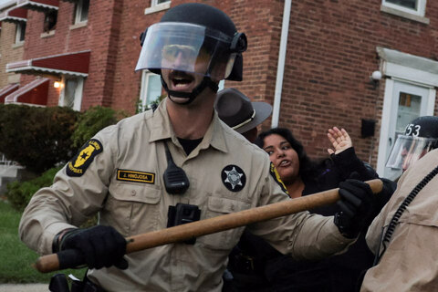 درگیری معترضان با پلیس مهاجرت آمریکا - شیکاگو