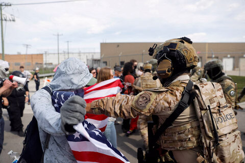 درگیری معترضان با پلیس مهاجرت آمریکا - شیکاگو