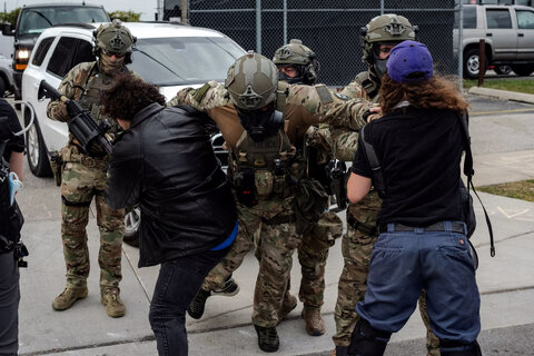 درگیری معترضان با پلیس مهاجرت آمریکا - شیکاگو