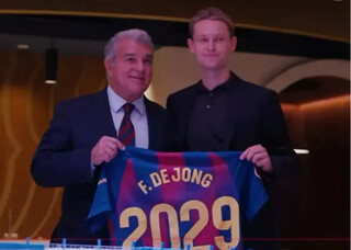 کاپیتان بارسلونا تمدید کرد