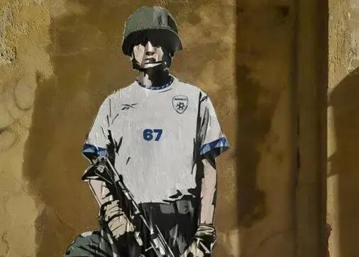 هنرمند ایتالیایی و نقاشی روی دیوار فدراسیون/ ۶۷ هزار کشته، فوتبال چه ارزشی دارد!