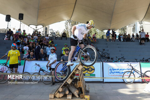 مسابقات دوچرخه‌سواری قهرمانی کشور ویژه آقایان در رشته تریال