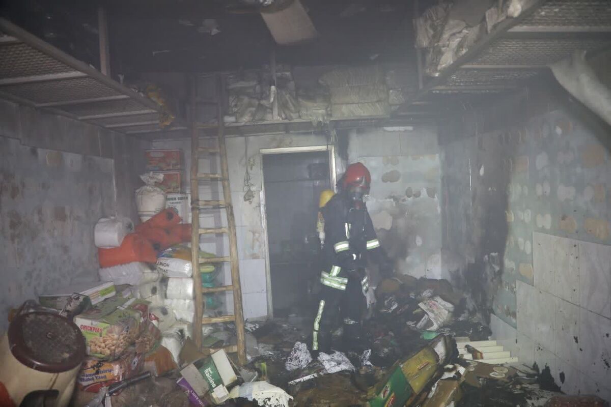 مهار آتش‌سوزی مغازه خشکبار در چهارراه شهدای مشهد