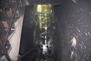 حریق گسترده در انبار پارچه مشهد