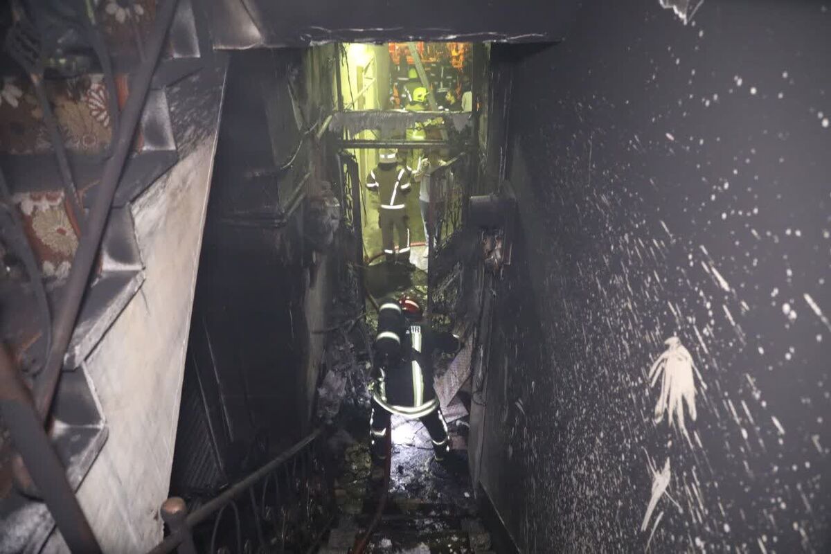 حریق گسترده در انبار پارچه مشهد