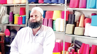 کارآفرینی برای بانوان روستا با احیای پارچه‌بافی سنتی