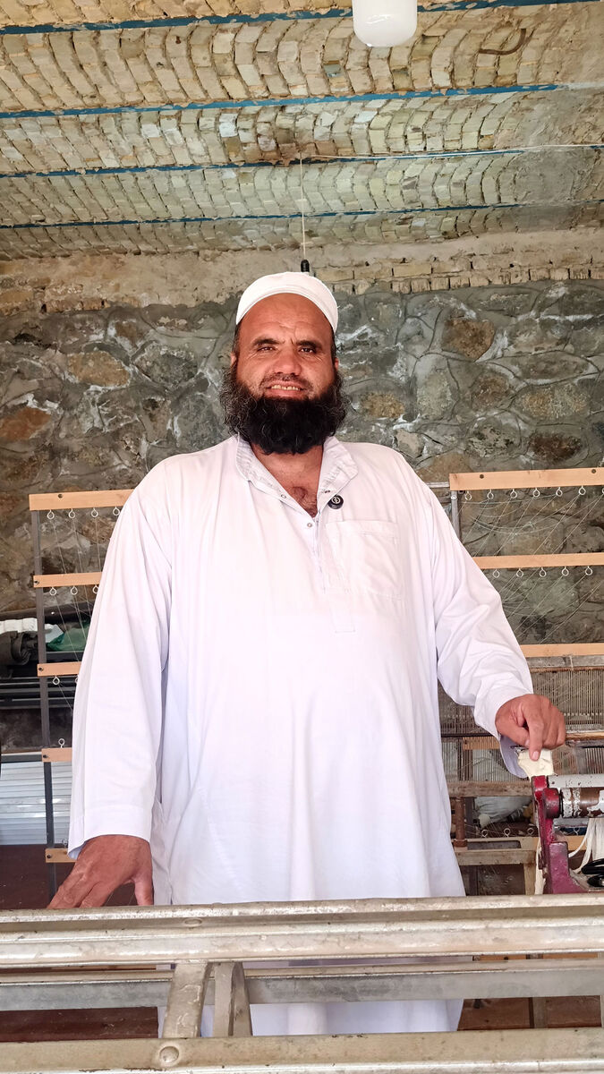 کارآفرینی برای بانوان روستا با احیای پارچه‌بافی سنتی