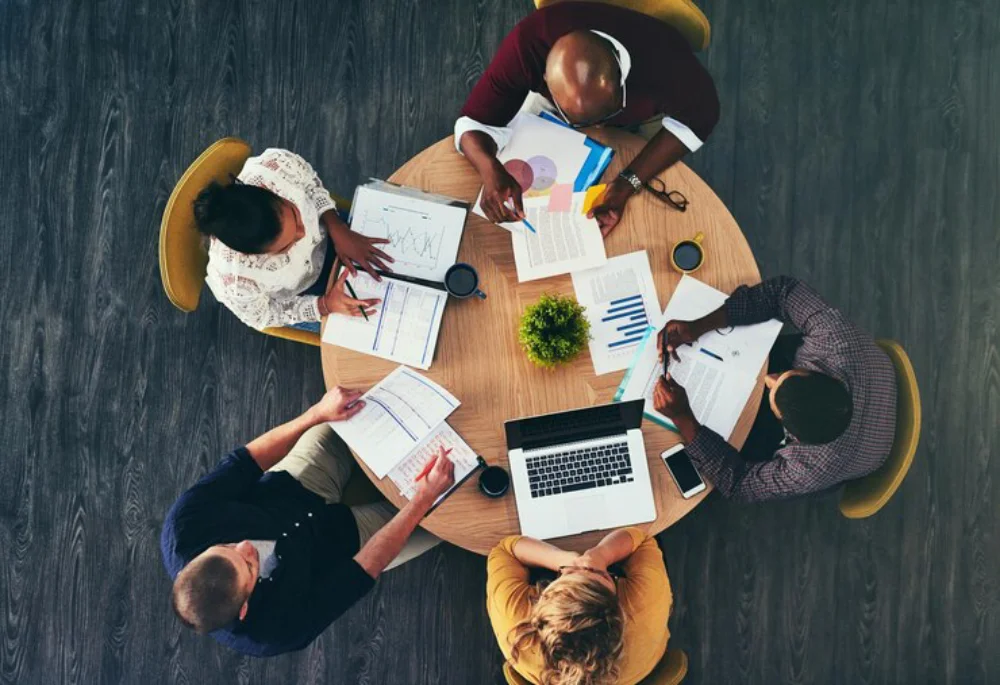 10 راهکار افزایش بهرهوری جلسات حضوری و آنلاین