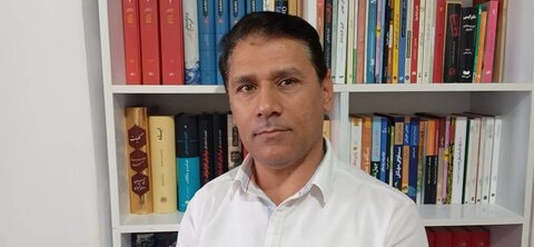 نویسنده مجموعه داستان «آقای دیوانه»: از کودکی نوشتن درباره امام رضا (ع) را دوست داشتم