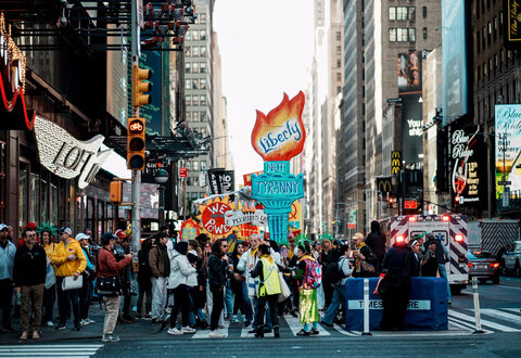 تصاویری از اعتراضات ضد ترامپ، جنبش «بدون پادشاه» در سراسر آمریکا