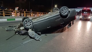 یک مصدوم در واژگونی خودرو در زیرگذرخلیج فارس