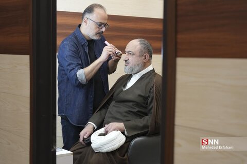 تک عکس | تصویری متفاوت از حمید رسایی پیش از مناظره با احمد زیدآبادی