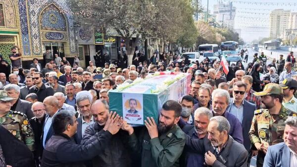 تشییع پیکر جانباز ۷۰ درصد شهید در مشهد