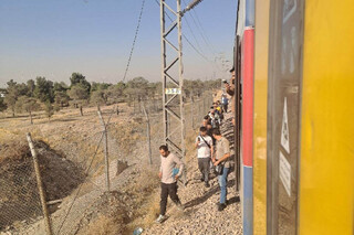 اختلال در سرویس‌دهی متروی تهران/خروج مسافران از درب اضطراری