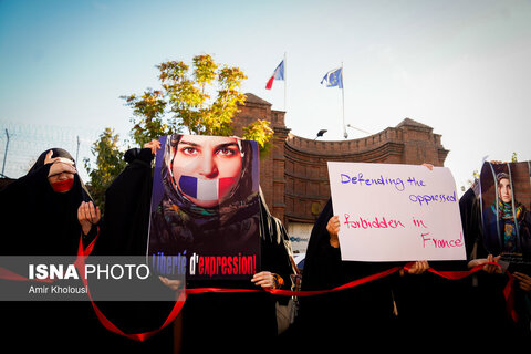 تجمع اعتراضی مقابل سفارت فرانسه در تهران
