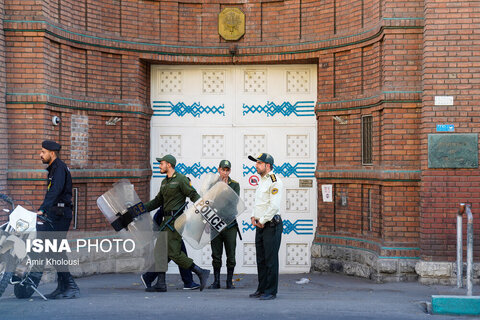 تجمع اعتراضی مقابل سفارت فرانسه در تهران