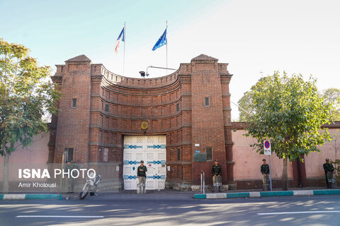 تجمع اعتراضی مقابل سفارت فرانسه در تهران