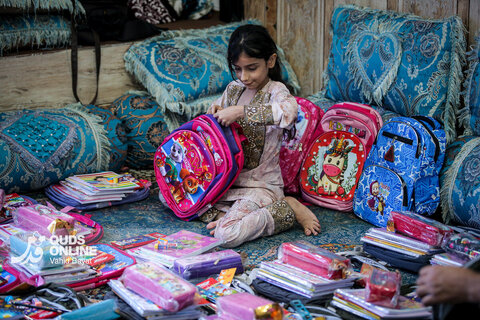 توزیع بسته های تحصیلی در روستاهای سیستان و بلوچستان