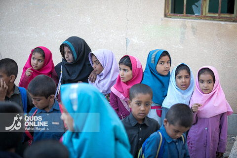 توزیع بسته های تحصیلی در روستاهای سیستان و بلوچستان