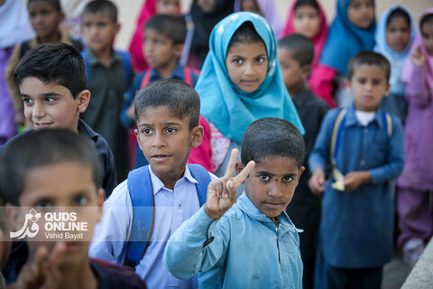 توزیع بسته های تحصیلی در روستاهای سیستان و بلوچستان