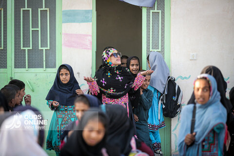 توزیع بسته های تحصیلی در روستاهای سیستان و بلوچستان