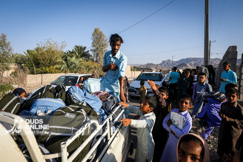 توزیع بسته های تحصیلی در روستاهای سیستان و بلوچستان