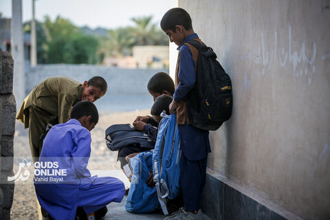 توزیع بسته های تحصیلی در روستاهای سیستان و بلوچستان