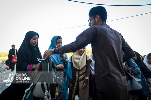 توزیع بسته های تحصیلی در روستاهای سیستان و بلوچستان