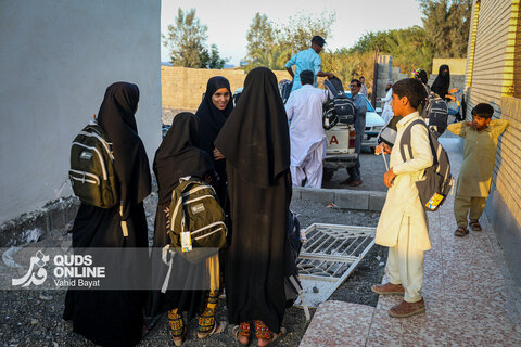 توزیع بسته های تحصیلی در روستاهای سیستان و بلوچستان