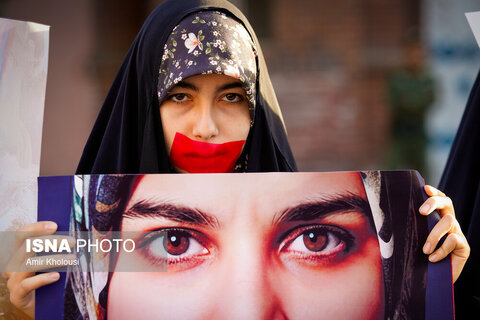 تجمع اعتراضی مقابل سفارت فرانسه در تهران