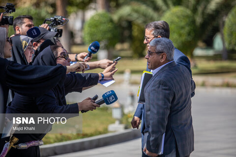 حاشیه جلسه هیات دولت - ۳۰ مهر