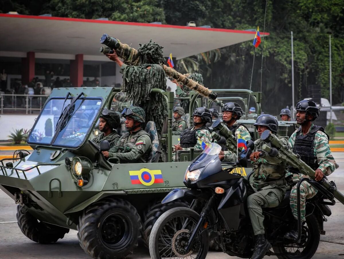 مادورو از ۵ هزار موشک روسی برای مقابله با تهدیدات آمریکا رونمایی کرد