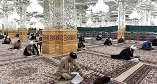 آزمون ادواری اداره پاسخگویی به سوالات شرعی حرم رضوی برگزار شد
