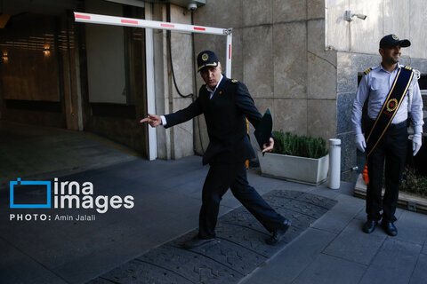 عکس روز | پایان یک بانک ناتراز