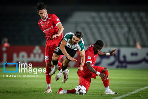 لیگ برتر فوتبال- پرسپولیس و ذوب آهن