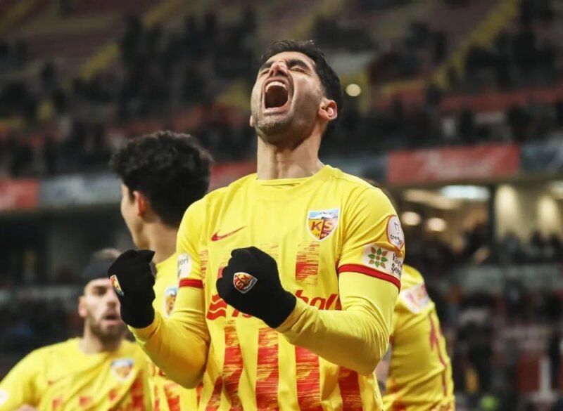 درخواست غرامت ۲۷۰ میلیاردی علی کریمی!