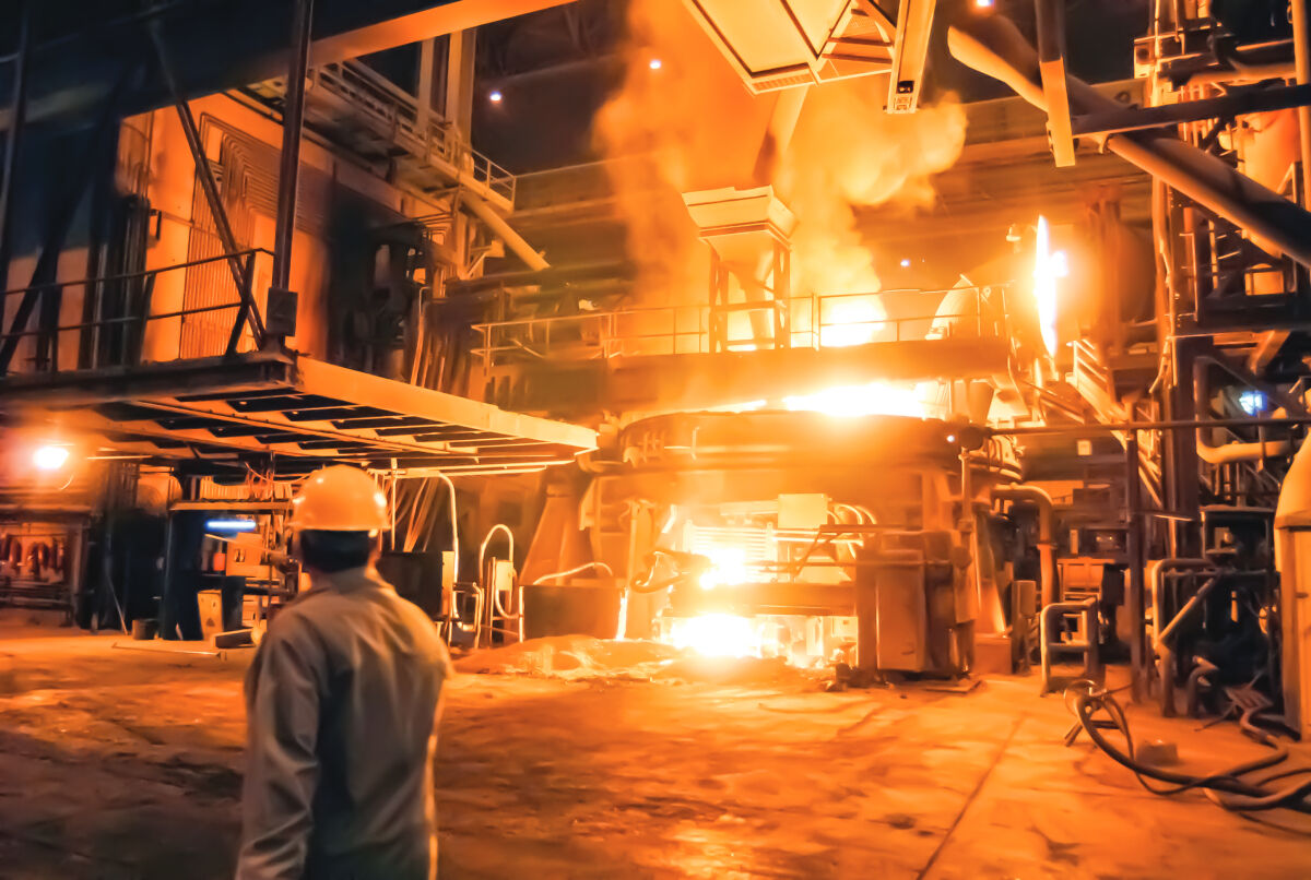 پیگیری حقوق معوقه کارگران فولادی و خروج سرمایه از خراسان رضوی