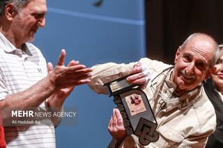 تک عکس | در حاشیه مراسم بزرگداشت فرهاد آئیش