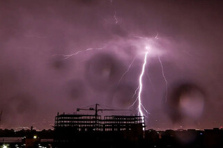 رگبار و رعد و برق در برخی استان‌ها/ کاهش نسبی دما در دامنه‌های جنوبی البرز