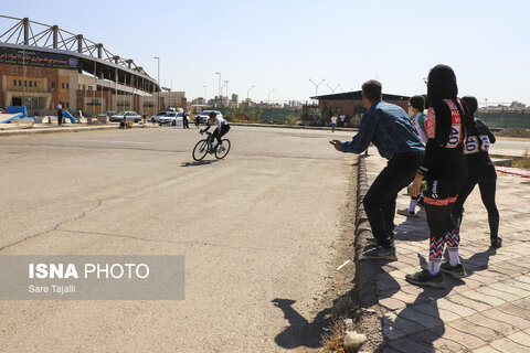عکس روز | لیگ برتر دوچرخه‌سواری سرعت بانوان - کرمان