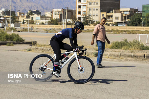 عکس روز | لیگ برتر دوچرخه‌سواری سرعت بانوان - کرمان