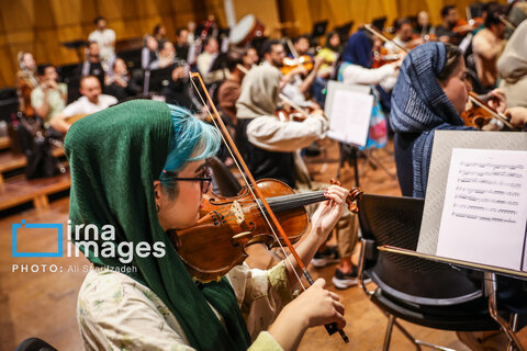 تمرین ارکستر موسیقی ملی ایران