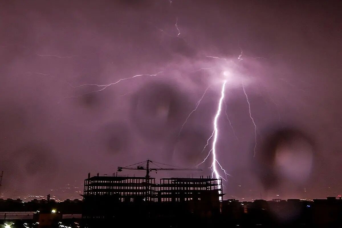 رگبار و رعد و برق در برخی استان‌ها/ کاهش نسبی دما در دامنه‌های جنوبی البرز