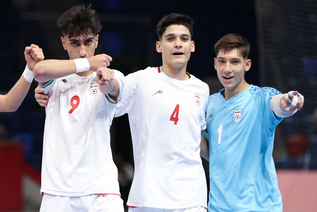 پیروزی پسران فوتسال ایران مقابل عربستان با ۱۴ گل/ شاگردان صانعی در نیمه‌نهایی