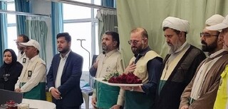 شکوفه‌های سپاس در دستان فرشتگان سفیدپوش سلامت