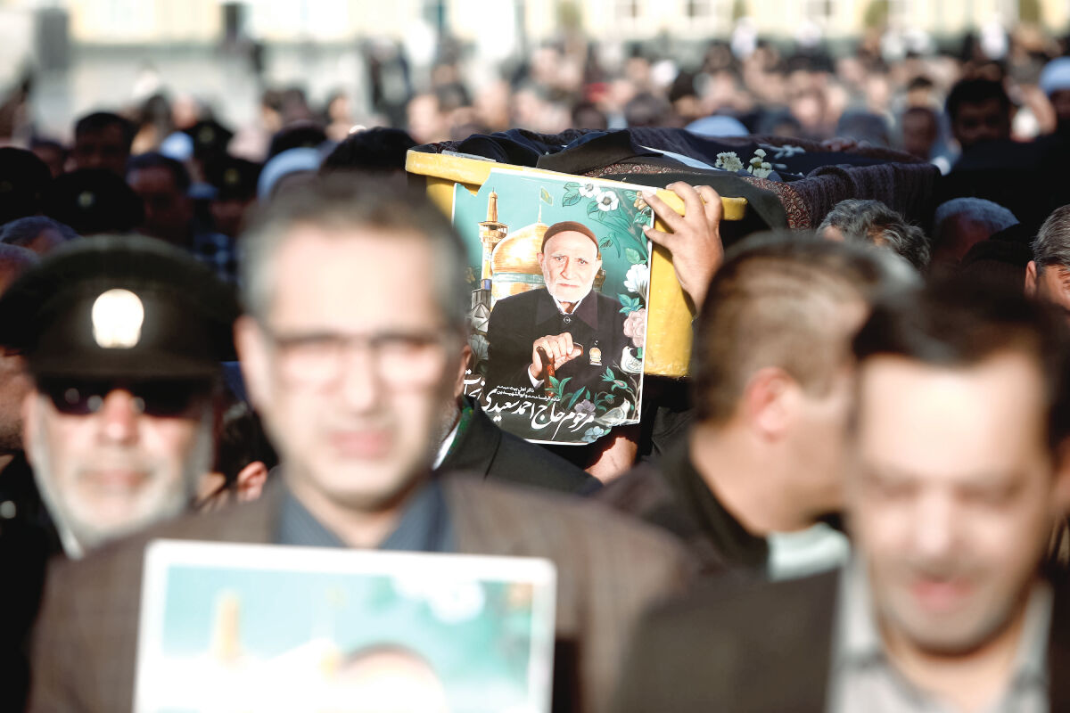 به بهانه درگذشت ابوالشهیدین، حاج احمد سعیدی نجات / مردی که دعای ندبه‌اش دل‌ها را به صحن انقلاب کشاند