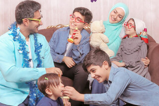 اینفوگرافیک | ۶ نشانه‌ یک خانواده‌ امن عاطفی