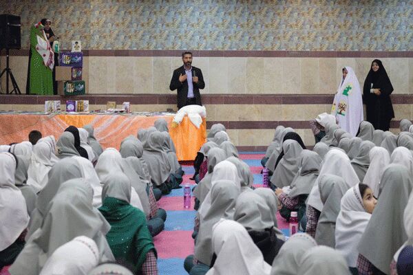 اجرای نخستین رویداد فرهنگی طرح «آفتاب مهربانی» در مدارس توسط کتابخانه رضوی