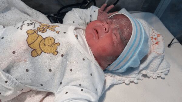 تولد نوزاد ۵کیلویی در بیمارستان قائم(عج) مشهد