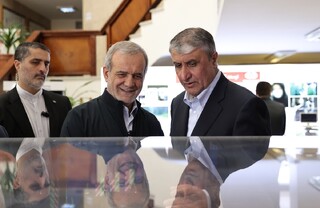 رئیس‌جمهور در دیدار با مدیران سازمان انرژی اتمی کشور: تأسیسات هسته‌ای را دوباره و با قدرت بیشتری می‌سازیم